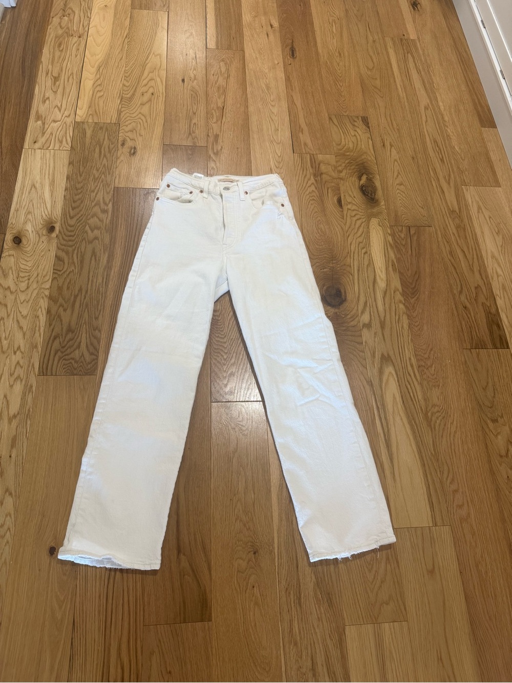 Levi's High Rise White Women’s Jeans size 27  Button Fly Closure